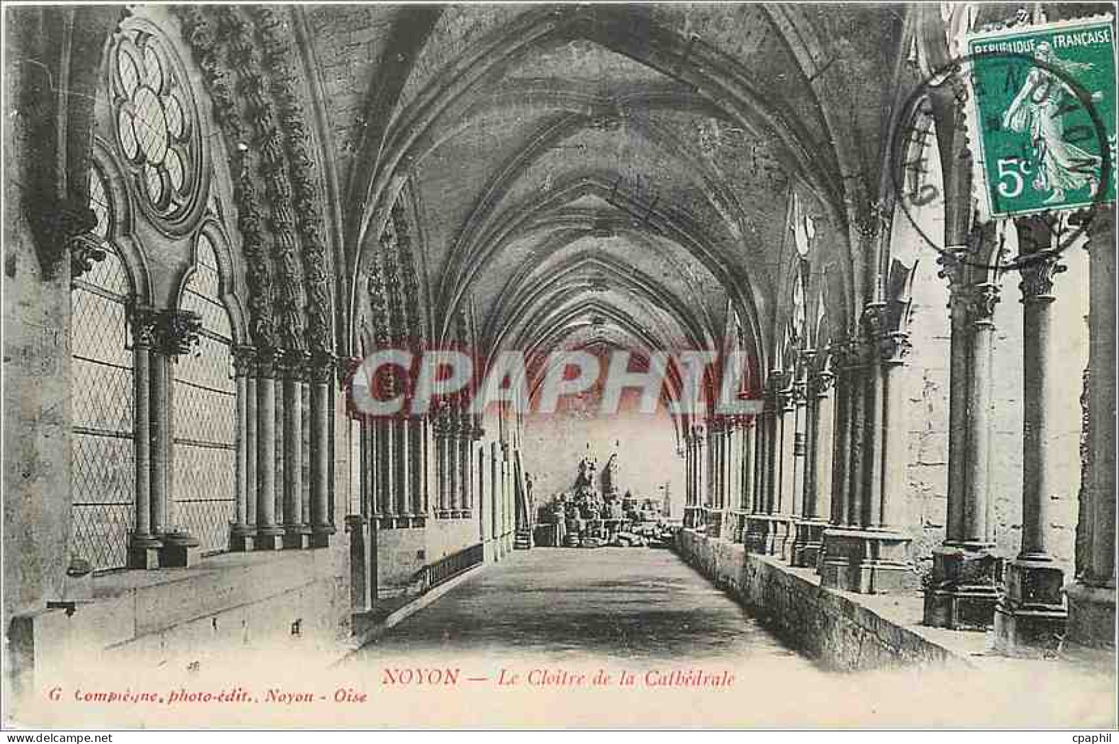 CPA Noyon Le Cloitre de la Cathedrale