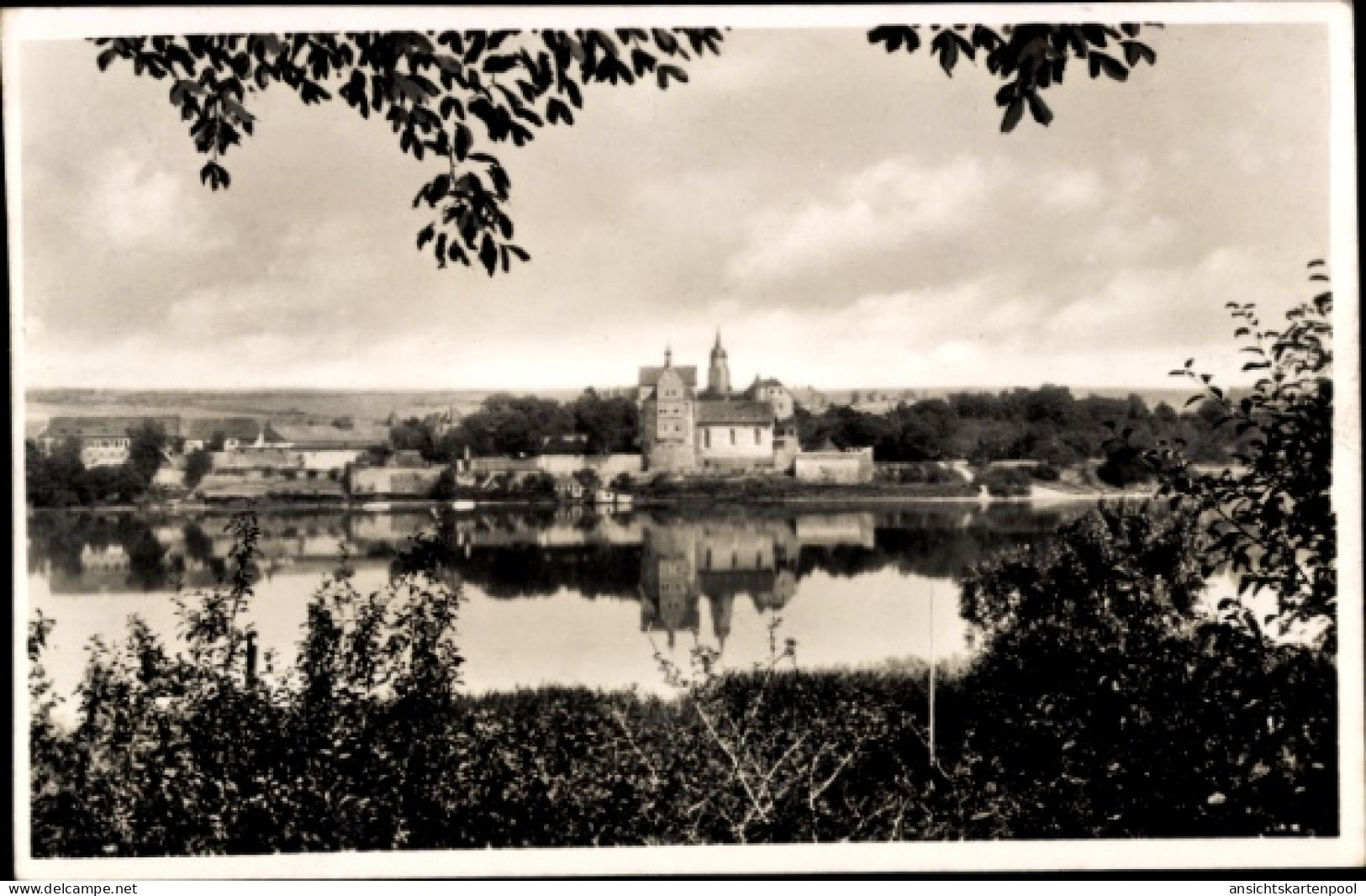 CPA Oberröblingen Röblingen am See Mansfelder Land, Schloss, Wasserreflexion, Bäume, Landschaft