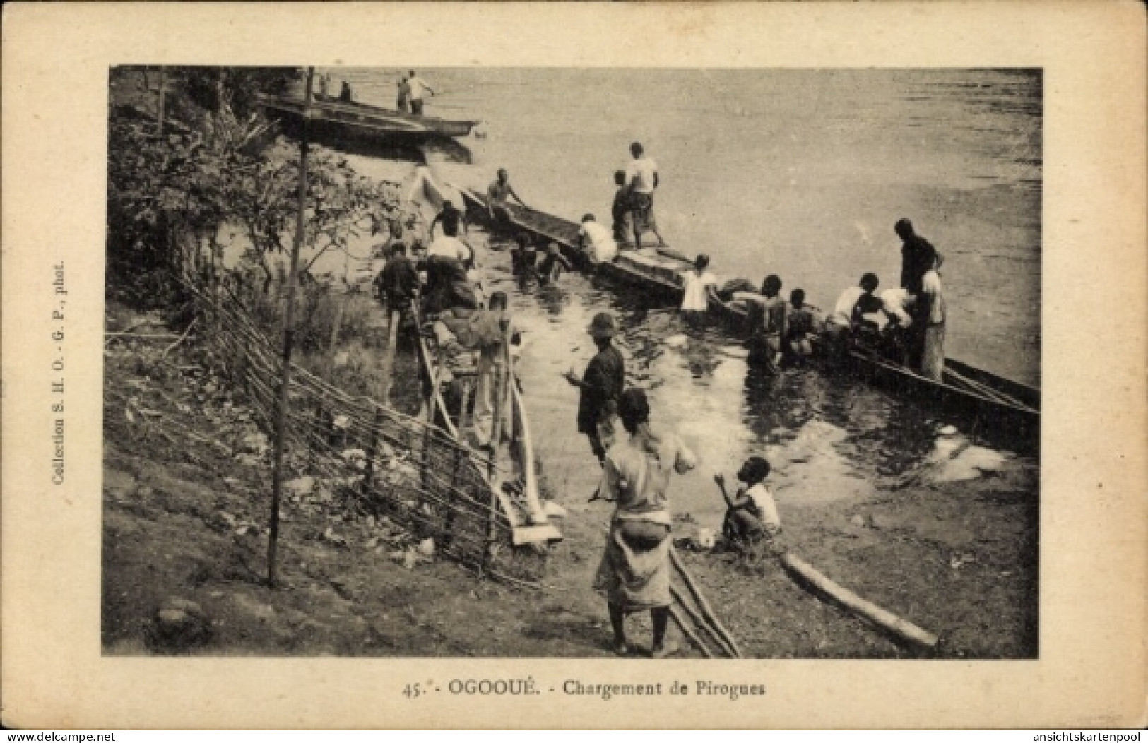 CPA Ogooué Gabun, Beladen von Kanus