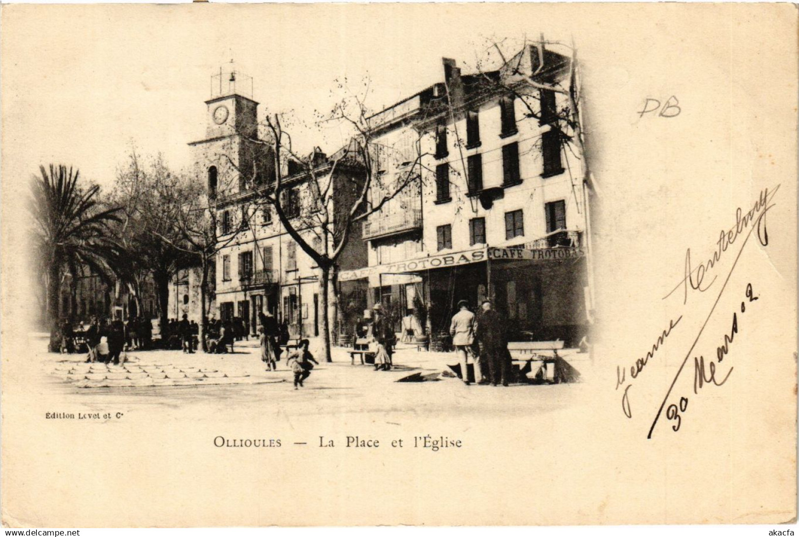 CPA OLLIOULES La Place et l'Église (411482)