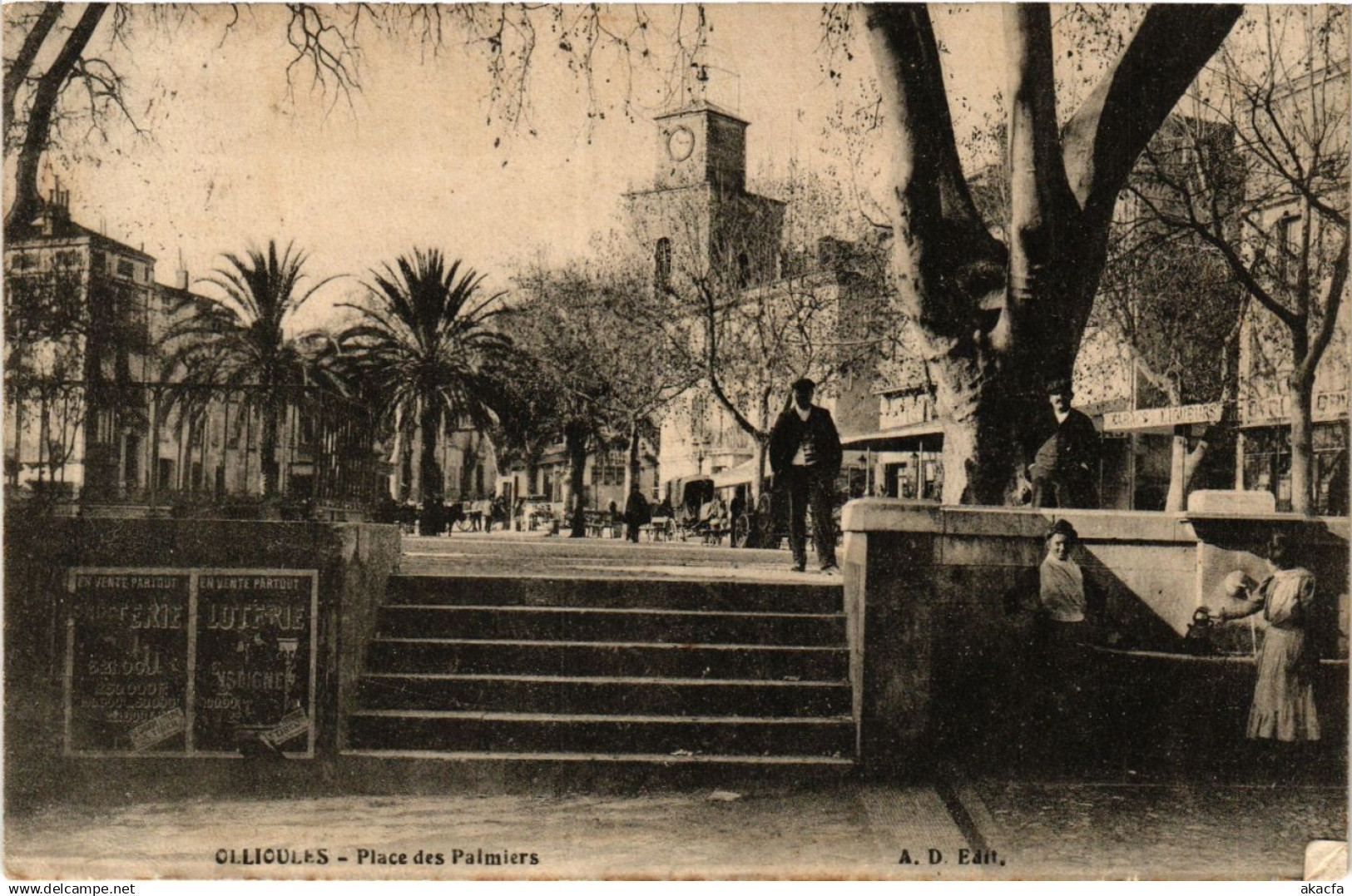 CPA OLLIOULES Place des Palmiers (411481)