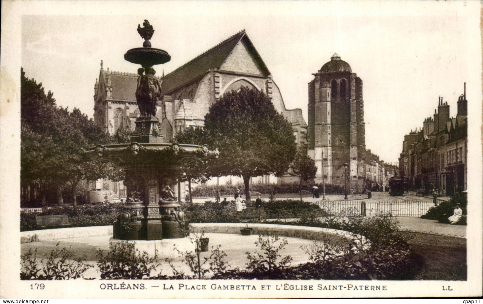 CPA Orleans La place Gambetta et l'eglise Saint Paterne