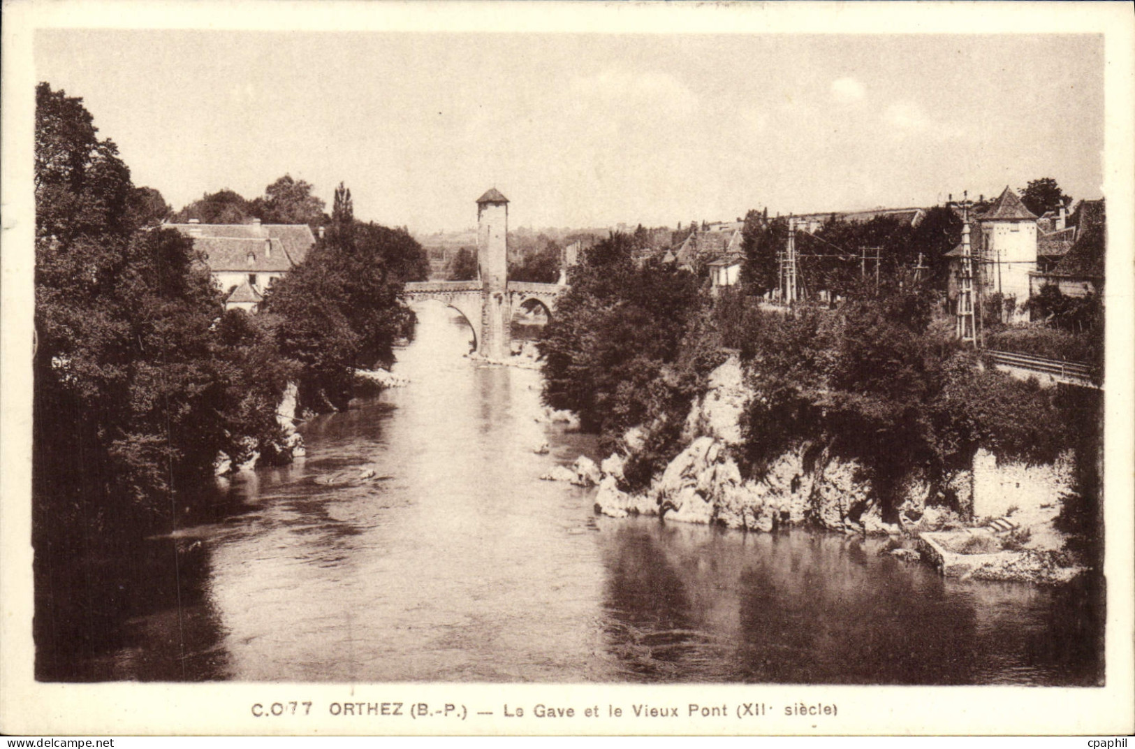 CPA Orthez Basses Pyrenees La Gave et le Vieux Pont