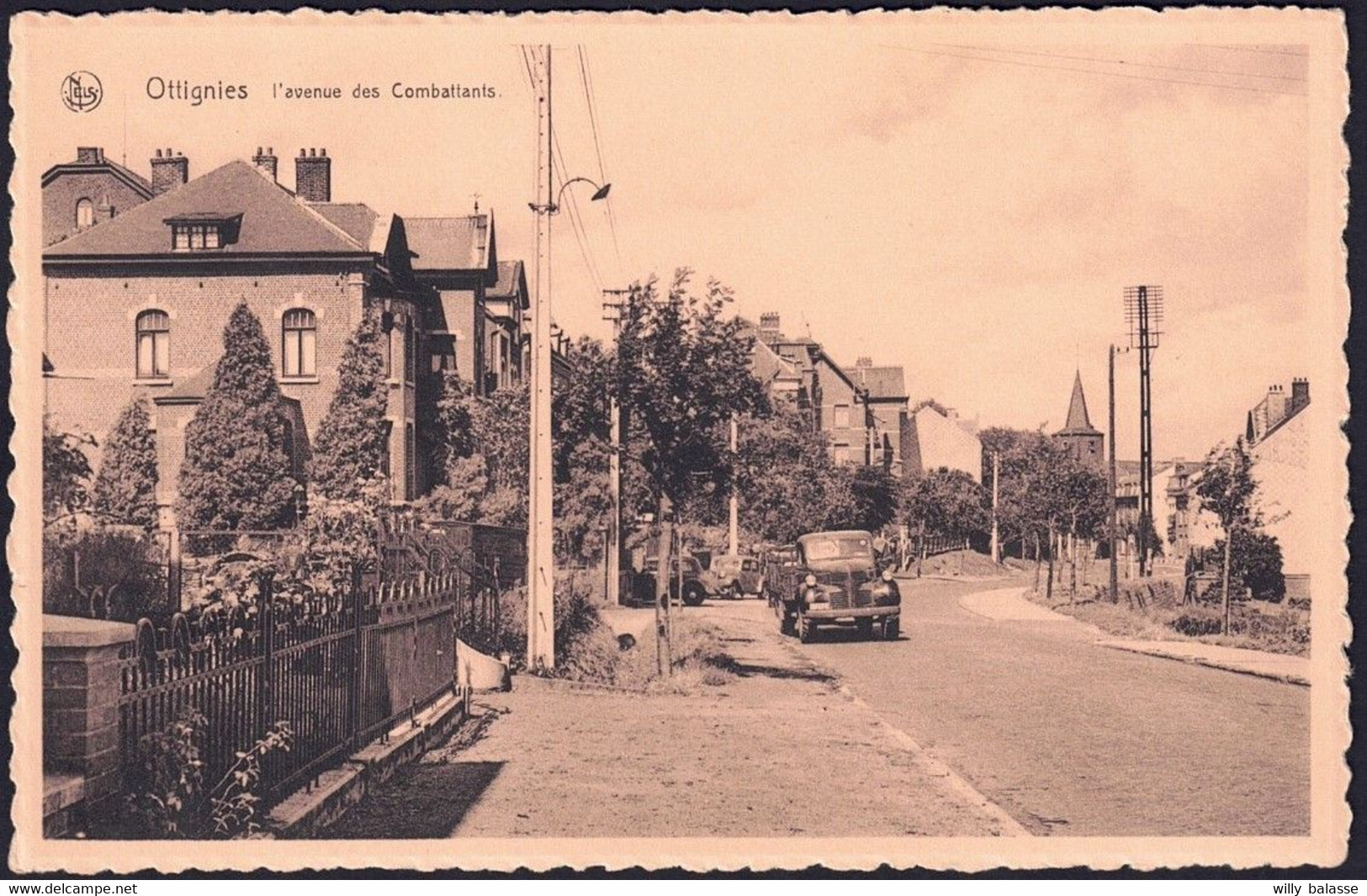 +++ CPA - OTTIGNIES - Avenue des Combattants - Camion  //