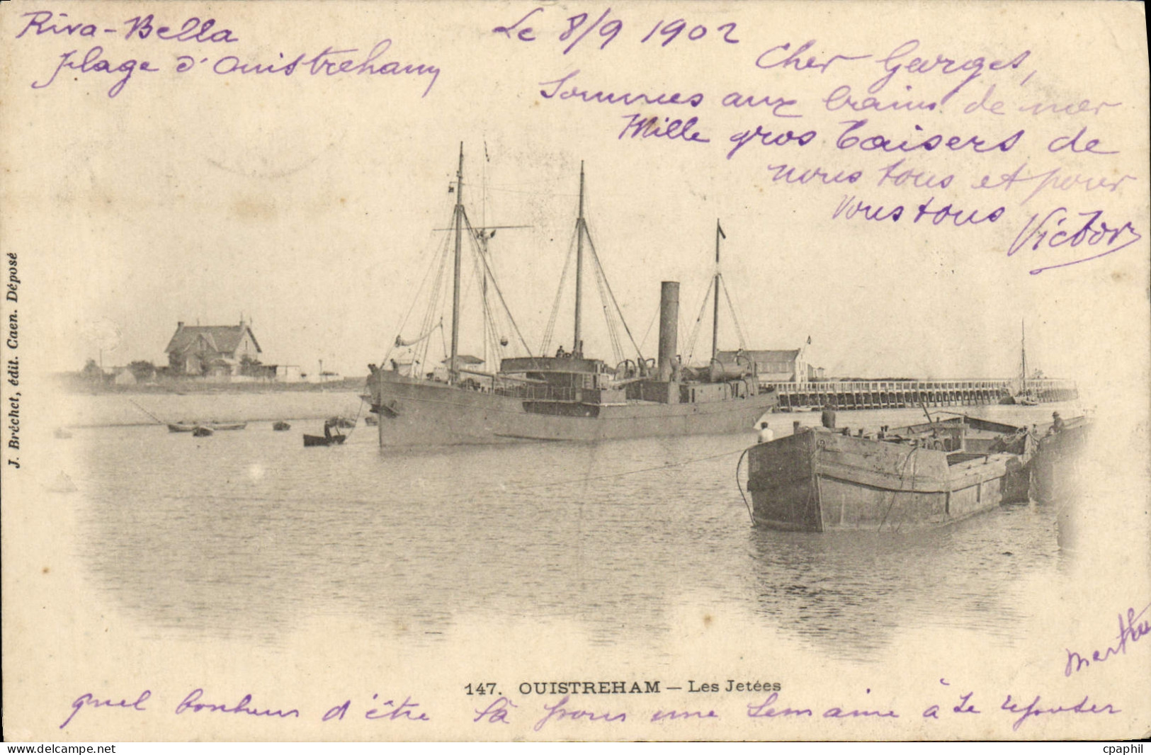 CPA Ouistreham Les jetees Bateaux