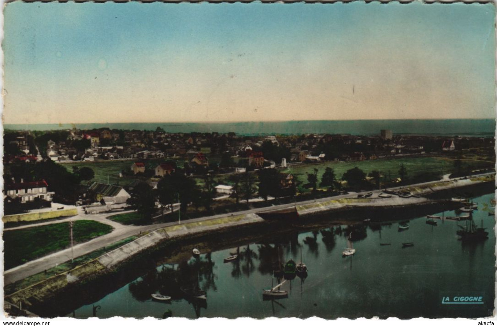 CPA OUISTREHAM RIVA-BELLA - Le Port et Riva-Bella (1226490)