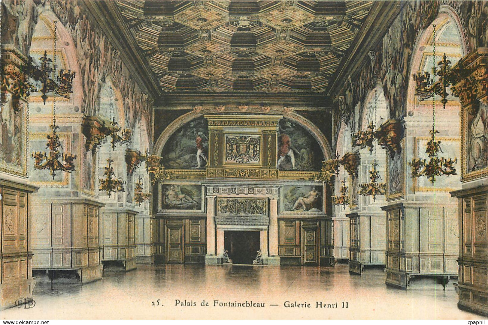 CPA Palais de Fontainebleau-Façade du Palais Galerie Henri II