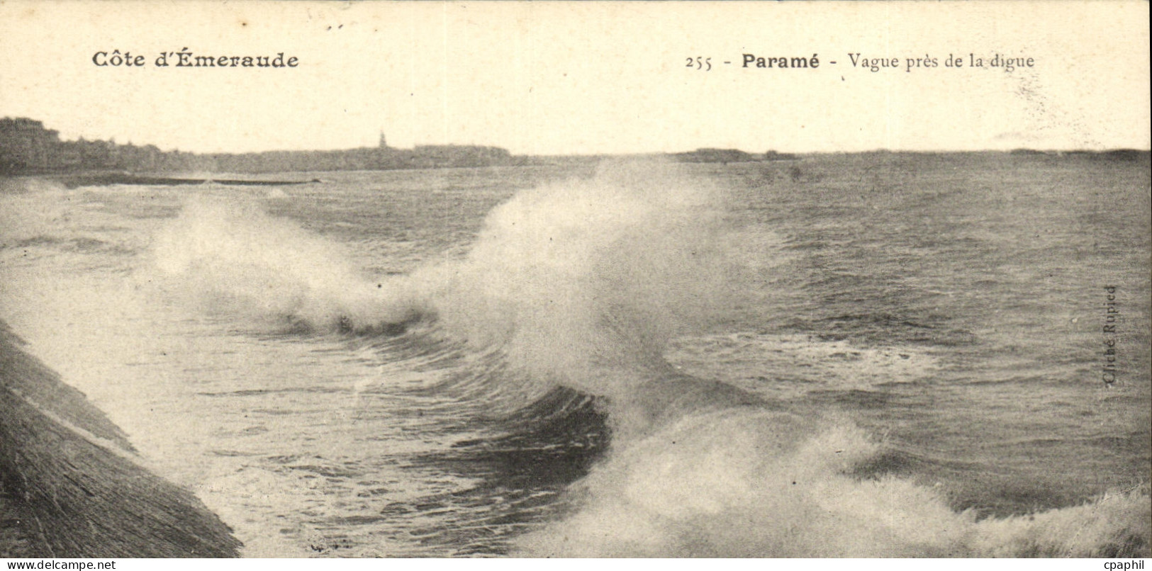 CPA Parame Vague Pres de la Digue