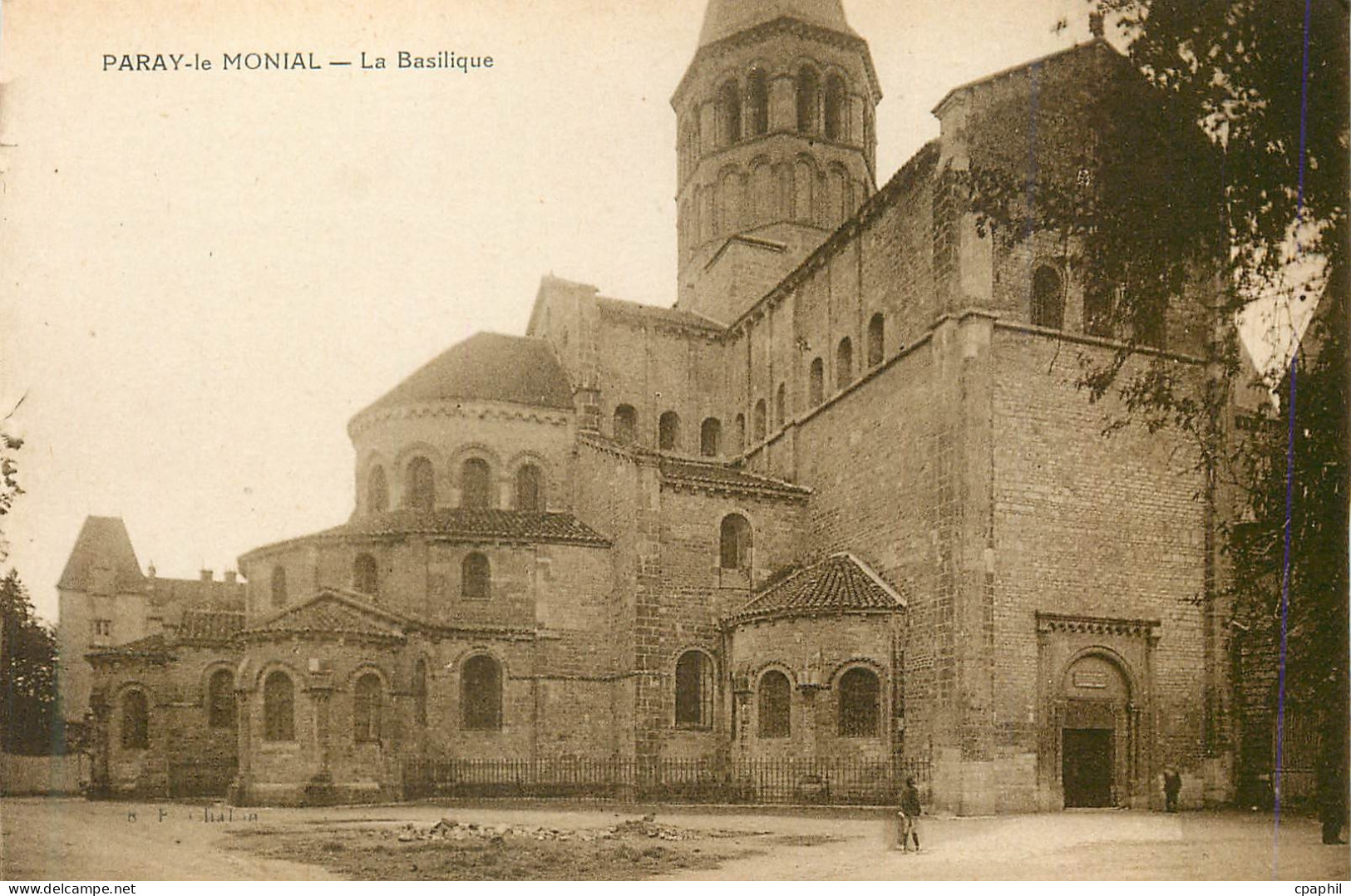 CPA Paray le Monial la Basilique