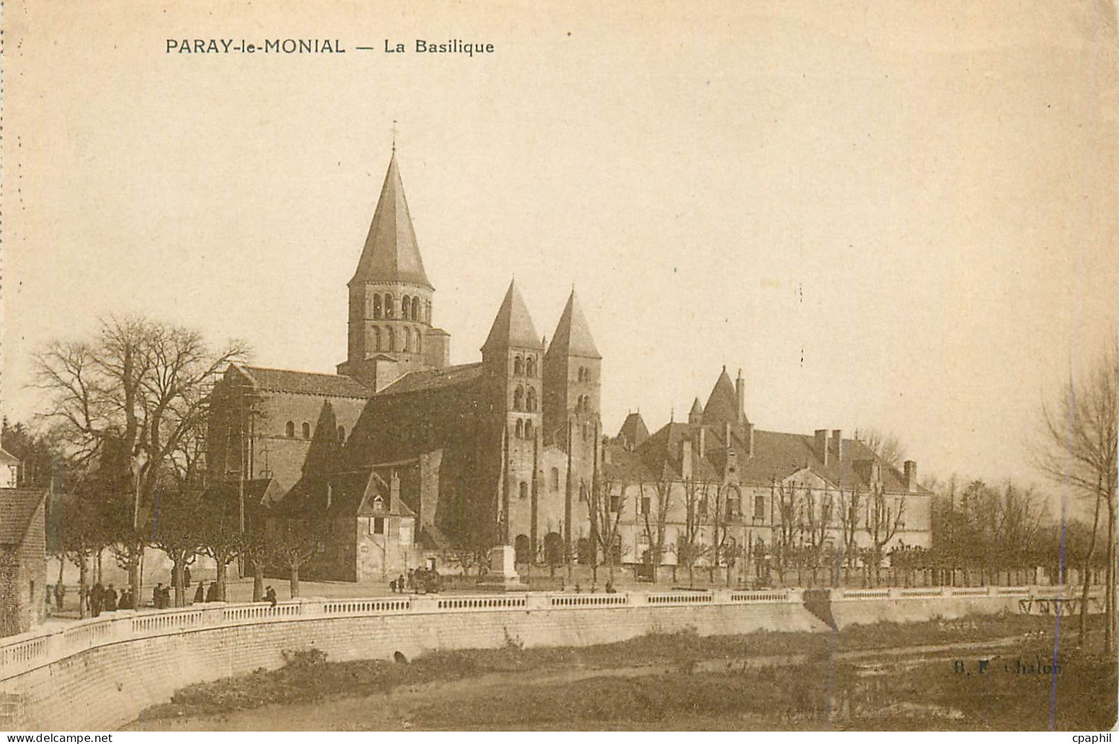 CPA Paray le Monial la Basilique