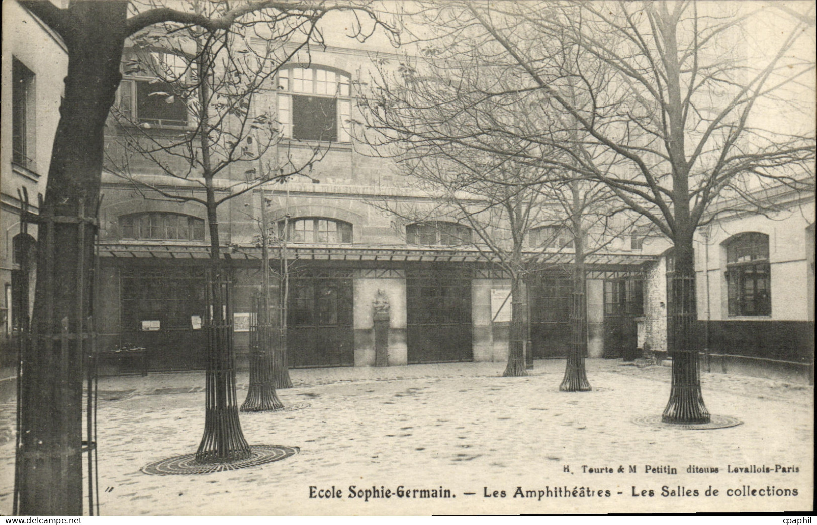 CPA Paris Ecole Sophie Germain Les amphitheatres Les salles de collection