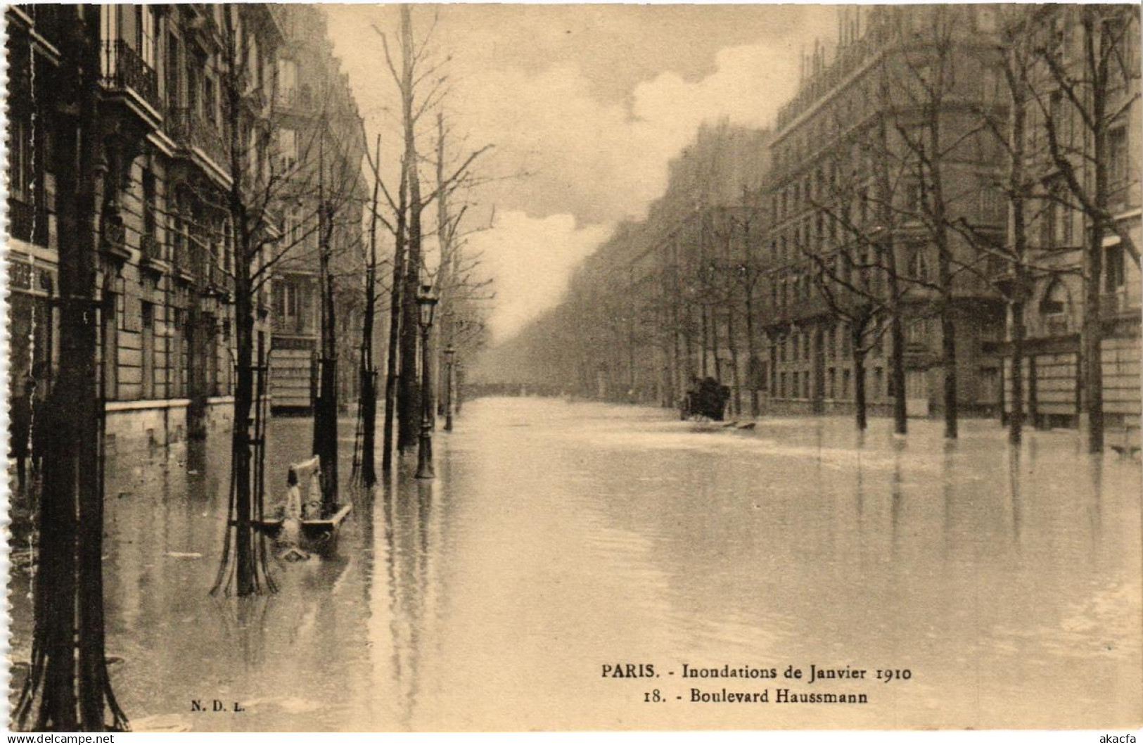 CPA PARIS Inondations 18 Boulevard Haussmann (561754)