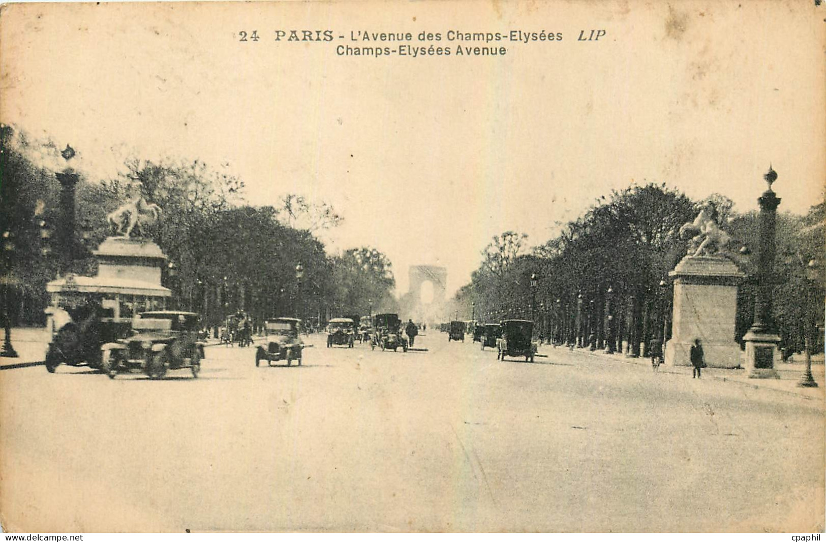CPA Paris L'Avenue des Champs Elysees