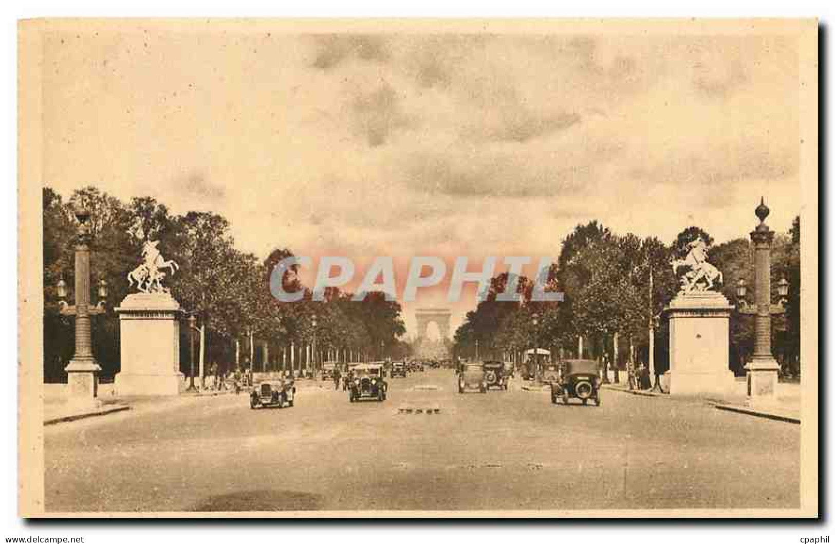 CPA Paris l'Avenue des Champs Elysees
