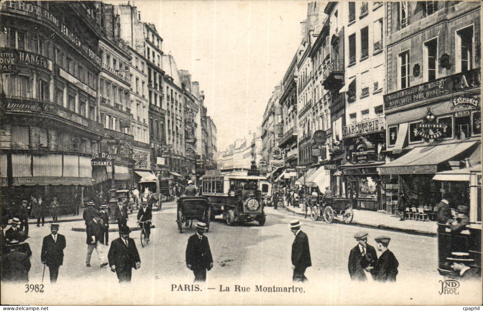 CPA Paris La rue montmartre
