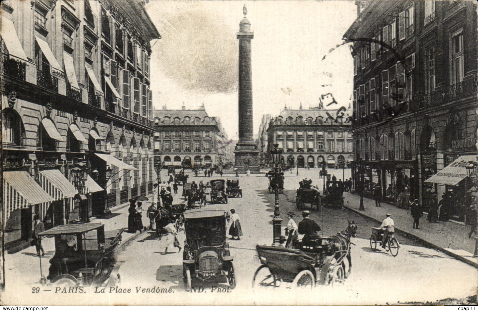 CPA Paris Le Place Vendome automobile