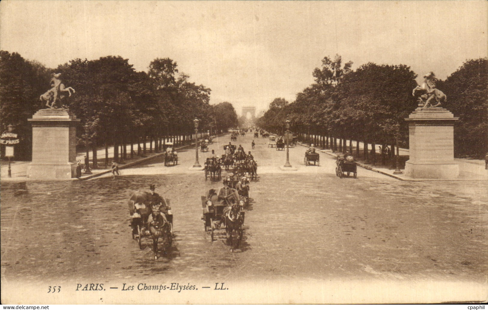 CPA Paris Les Champs Elysees Caleches