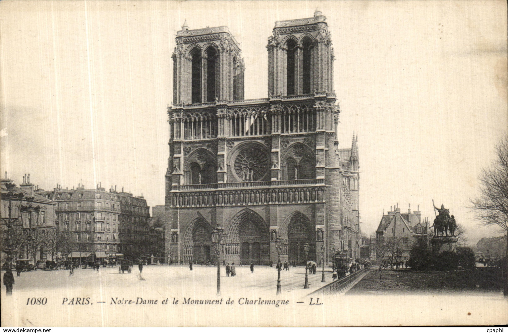 CPA Paris Notre Dame et le Monument de Charlemagne