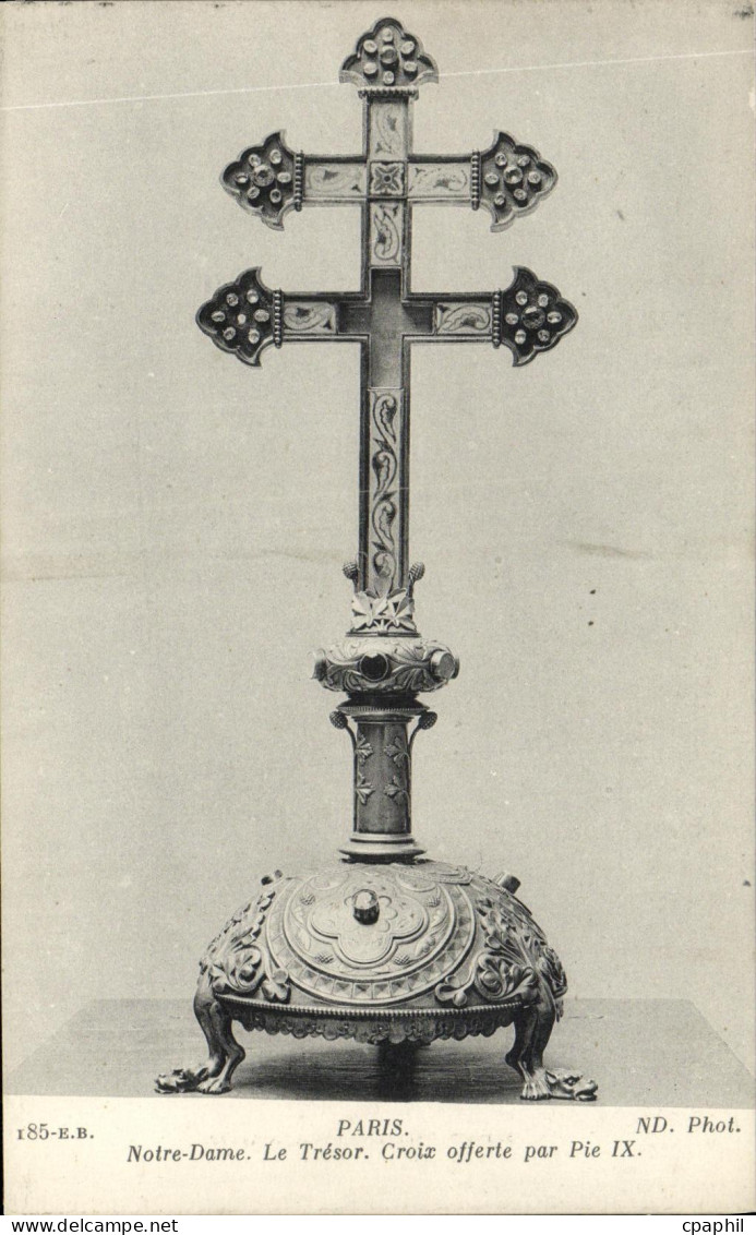 CPA Paris Notre Dame Le Tresor Croix Offerte Par Pie IX