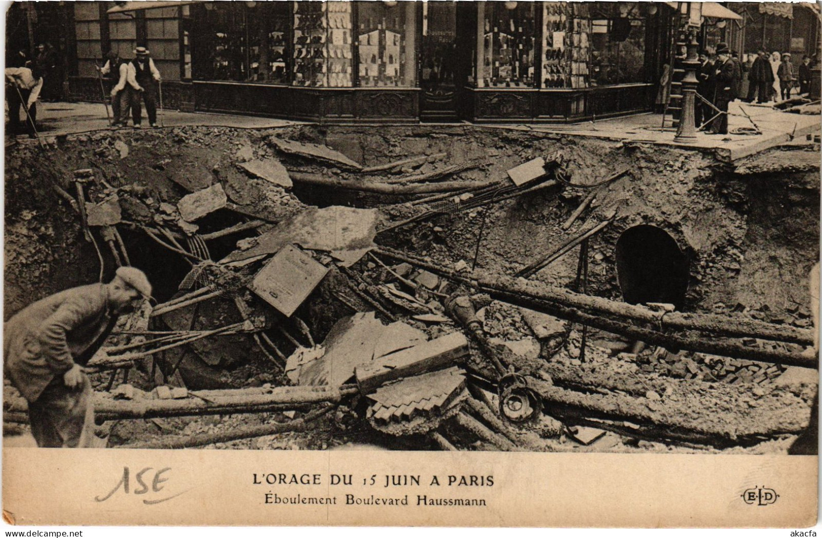 CPA PARIS Orage du 15 juin Bd Haussmann (1394489)