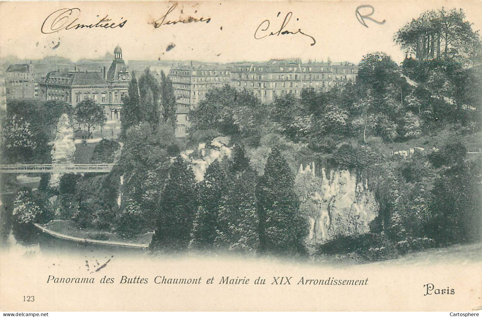 CPA Paris Parcs, jardins 75019 Panorama des Buttes Chaumonts et Mairie du XIX Arrondissement