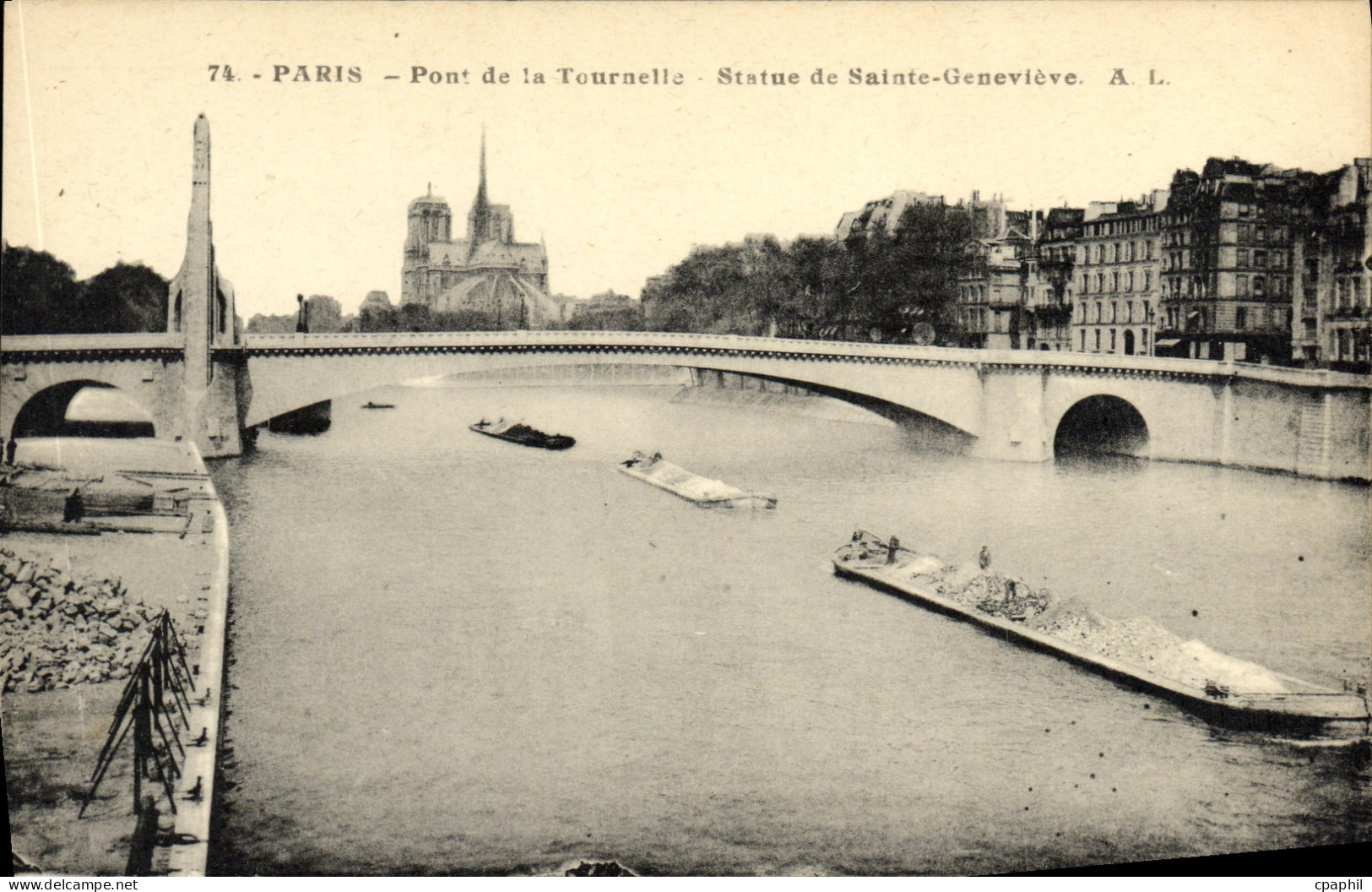 CPA Paris Pont de la Tournelle Statue de Sainte Genevieve Peniche