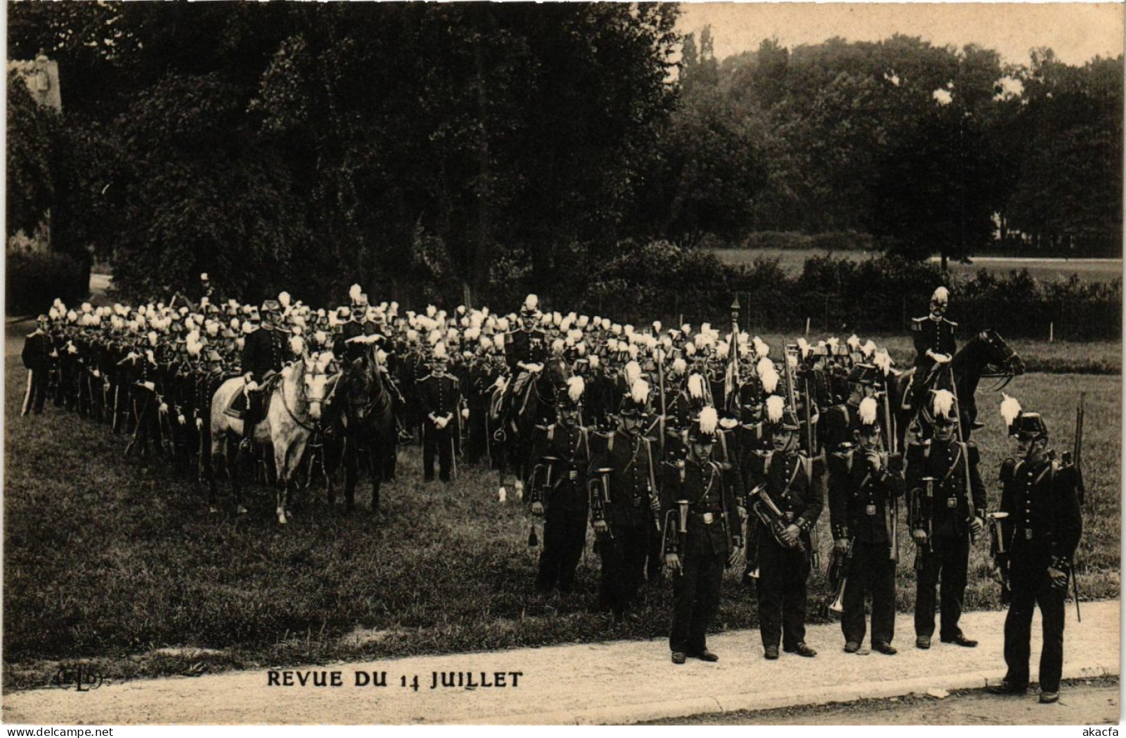 CPA PARIS Revue du 14 Juillet (577512)