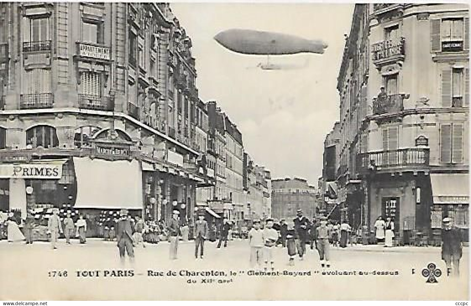 CPA Paris  Rue de Charenton Le Clément-Bayard évoluant au-dessus du XIIe arrondissement