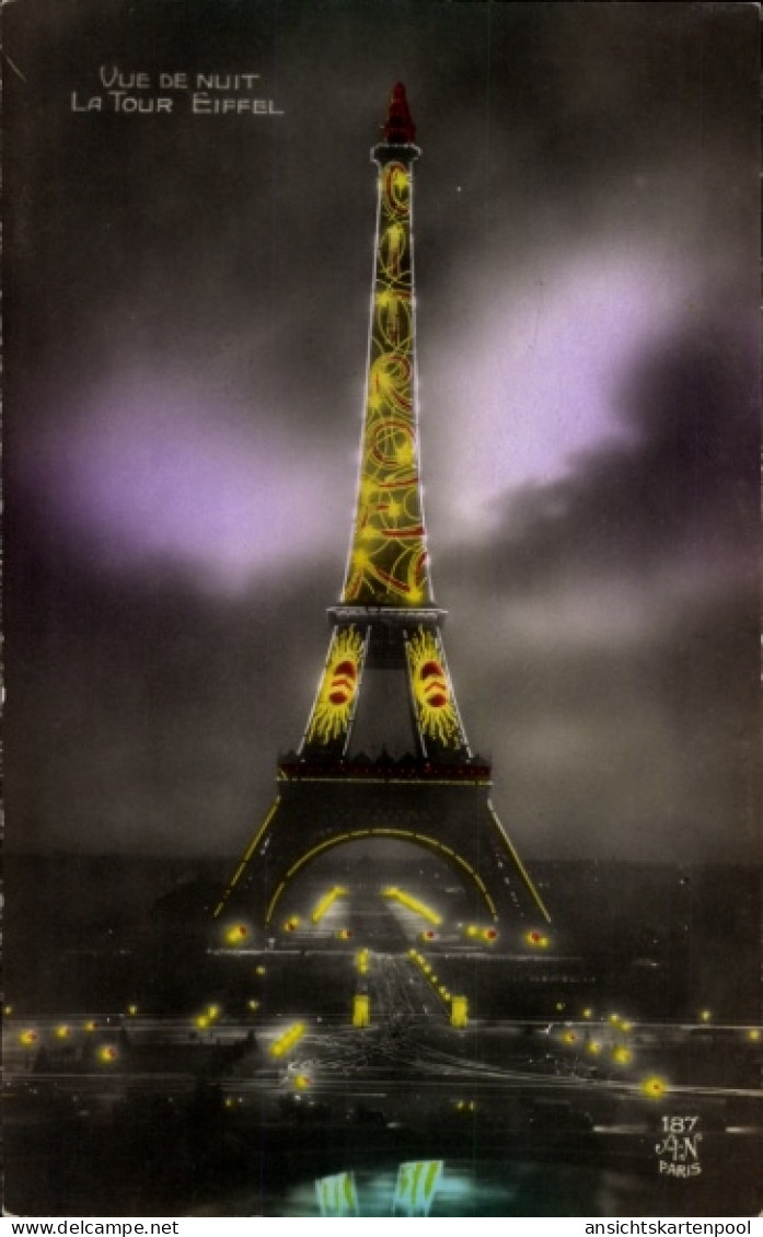CPA Paris VII, Eiffelturm bei Nacht, beleuchtet