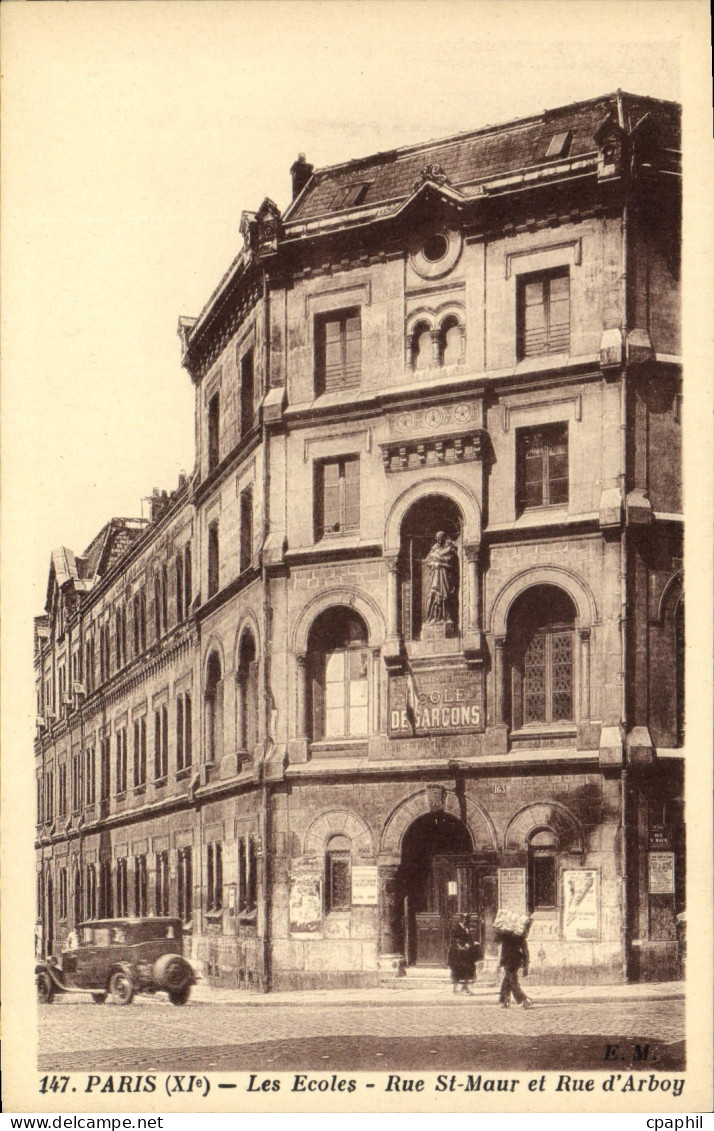CPA Paris XI Les Ecoles Rue St Maur et rue d'Arboy