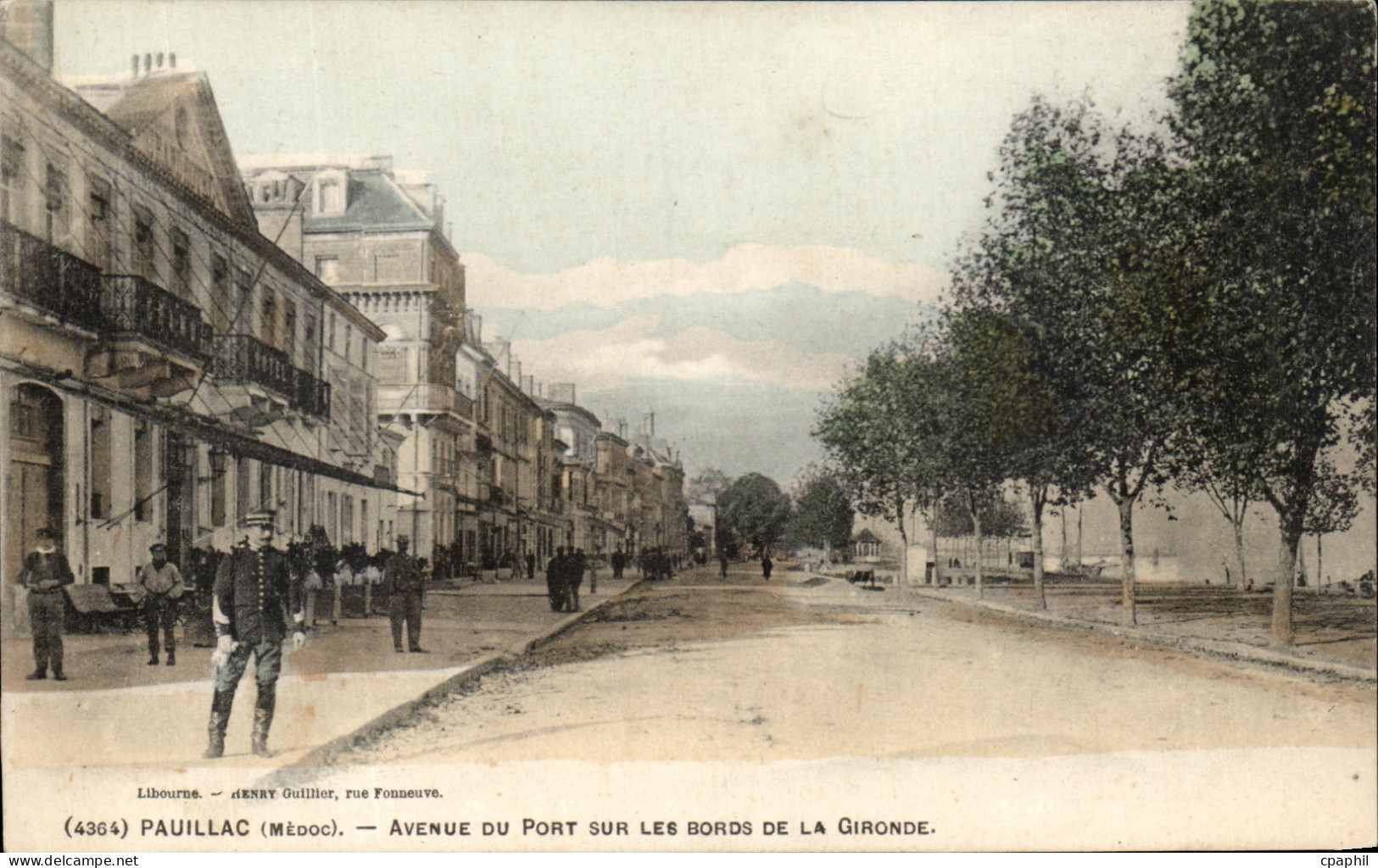 CPA Pauillac Avenue Du Port Sur Les Bords De la Gironde
