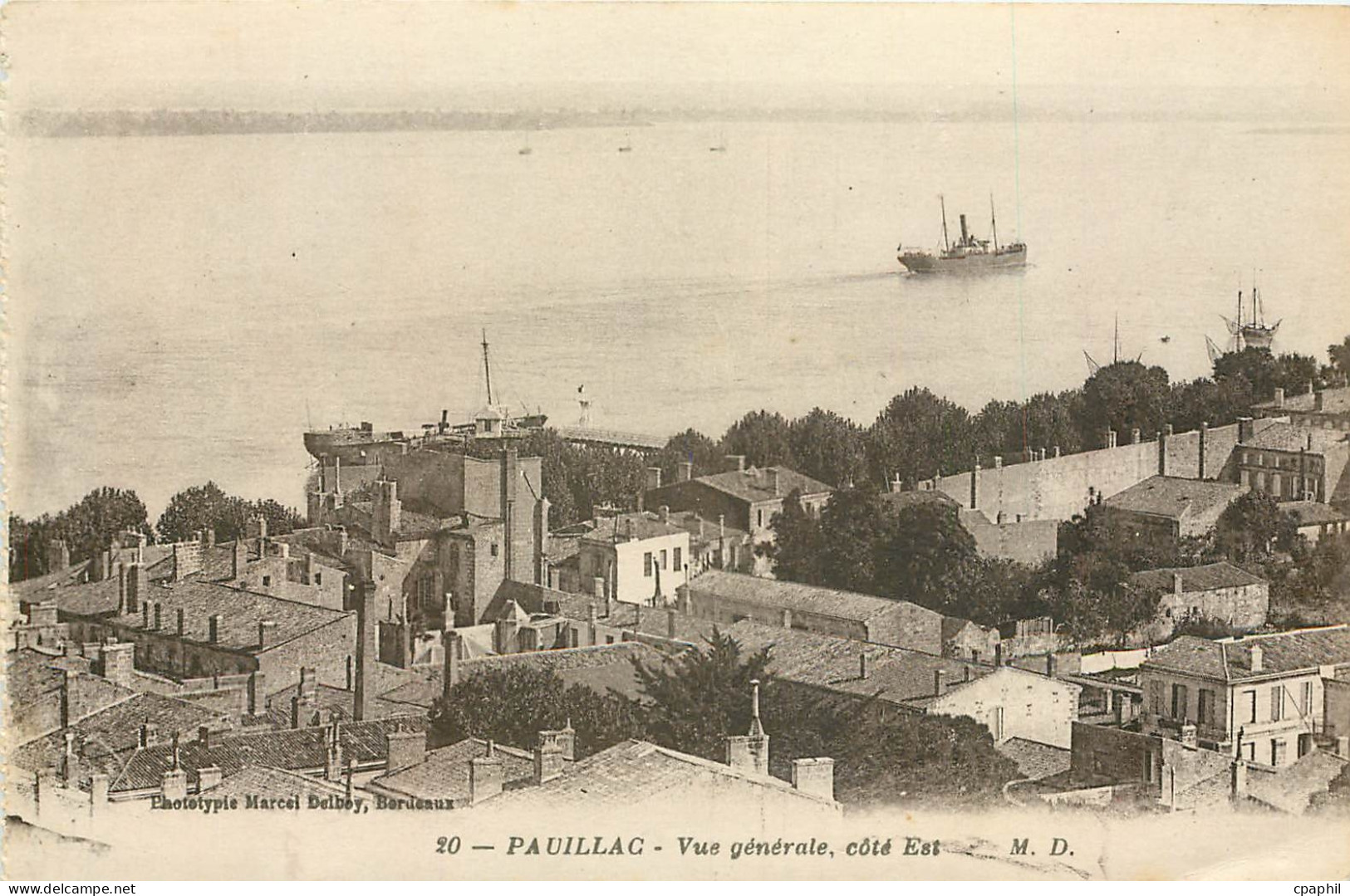 CPA Pauillac vue generale cote est
