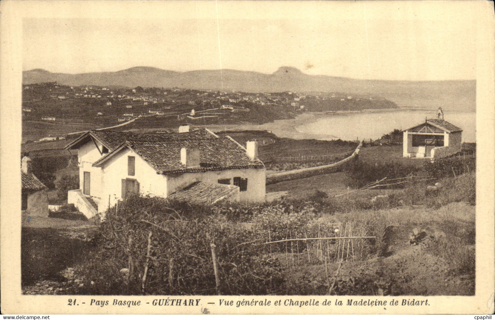 CPA Pays Basque Guethary Vue Generale et Chapelle de la Madeleine de Bidart