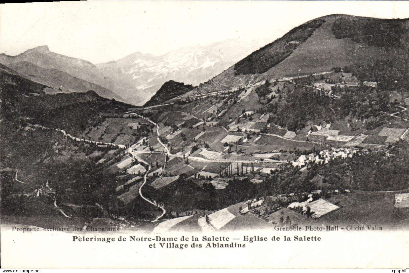 CPA Pelerinage de Notre Dame de la Salette Eglise de la Salette et Village des Ablandins