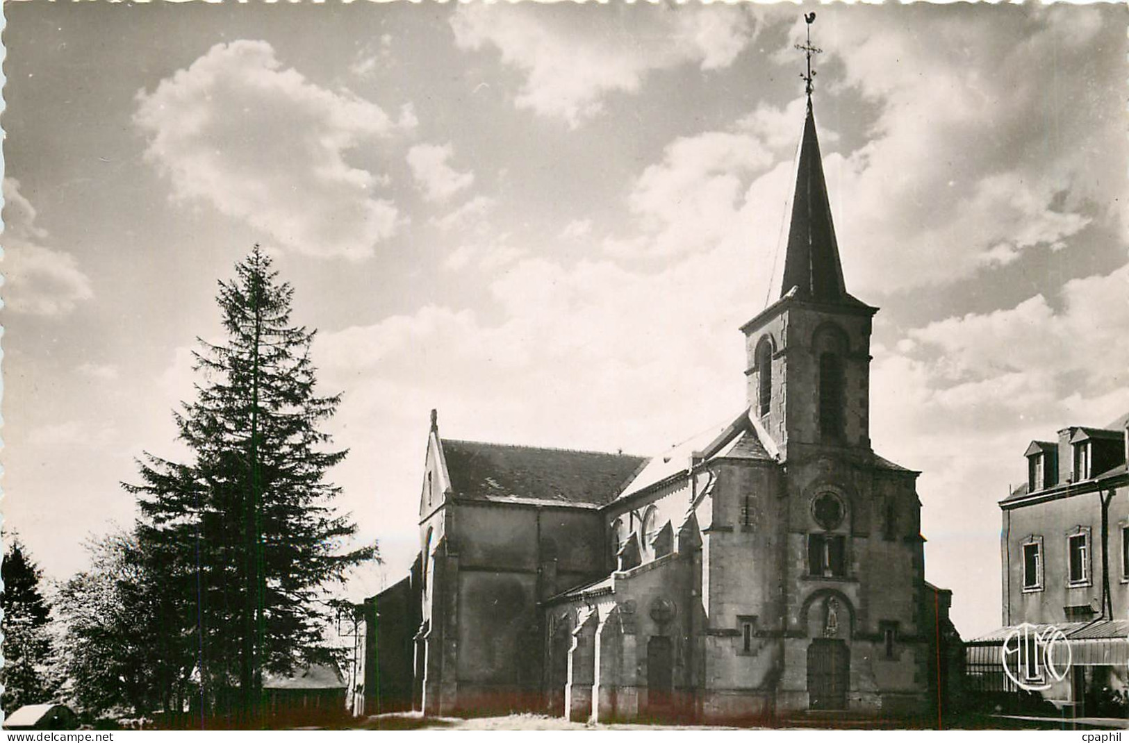 CPA Pelerinage de St Antoine des Hauts Buttes Montherme (Ardennes) L'Eglise