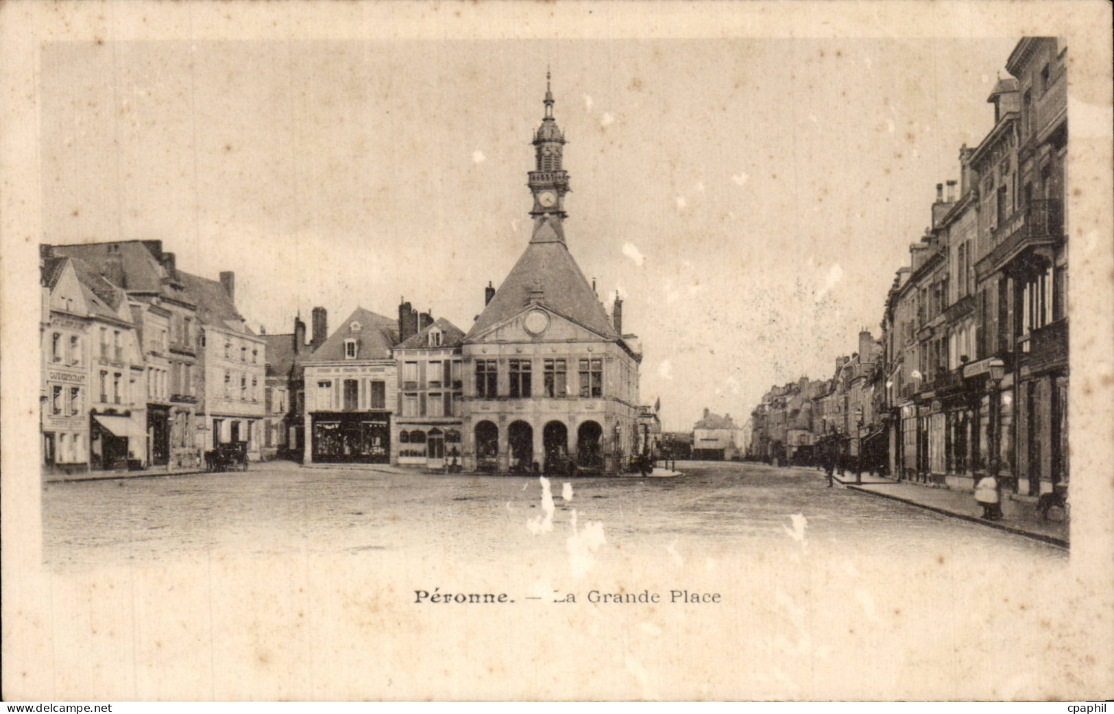 CPA Peronne La grand place