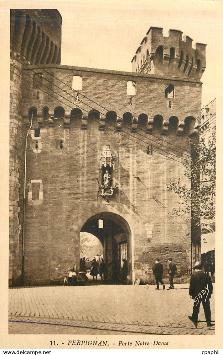CPA Perpignan Porte Notre Dame