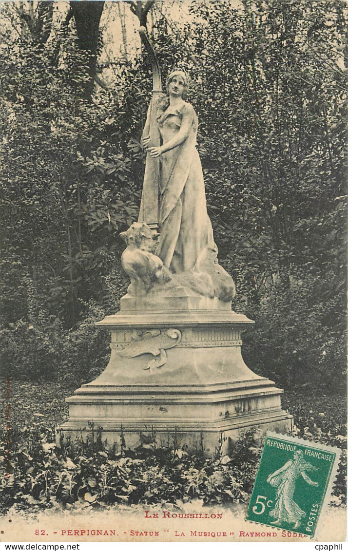 CPA Perpignan Statue La Musique