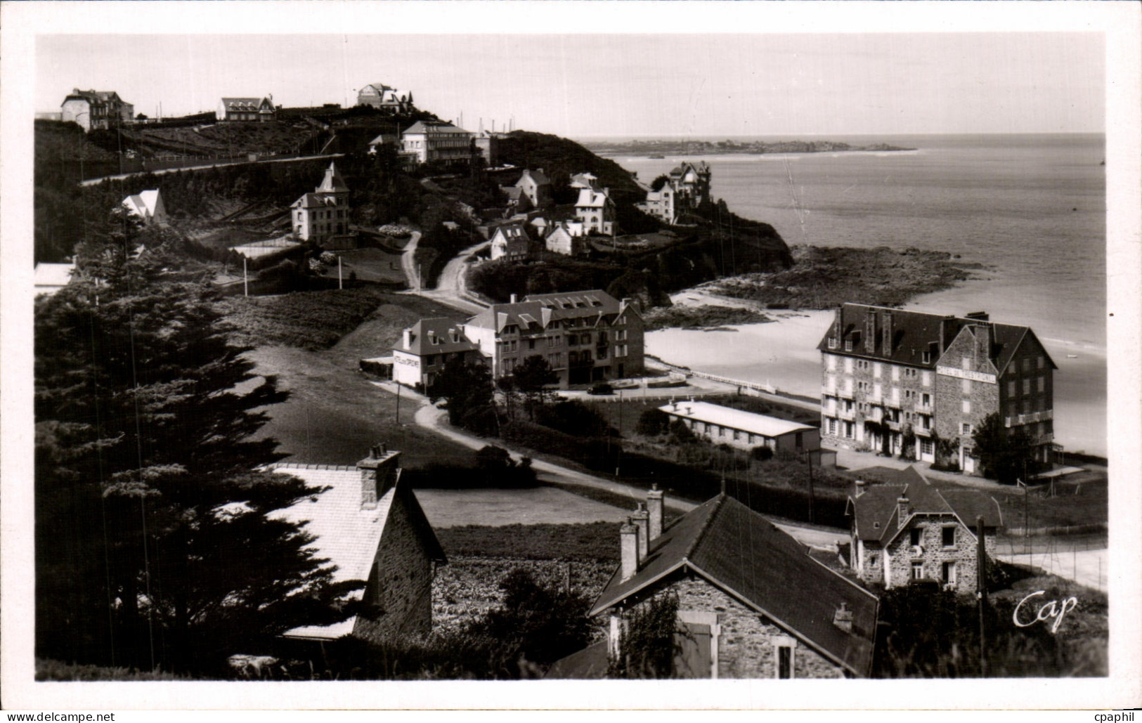 CPA Perros Guirec Trestrignel La Plage Et Les Hotels