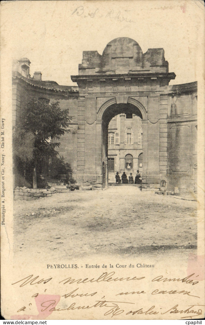 CPA Peyrolles Entree de la Cour du Chateau
