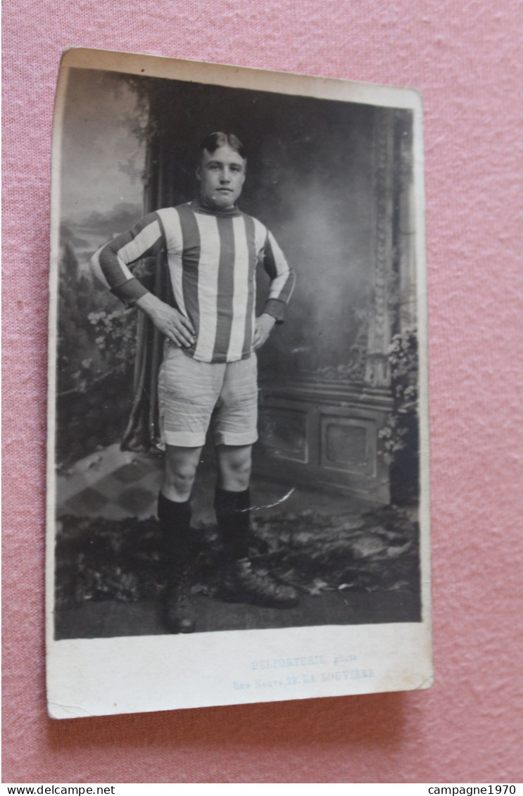 CPA PHOTO - LA LOUVIERE - JOUEUR DE FOOTBALL A IDENTIFIER - PHOTO EN STUDIO - 1917 ( RAAL ?? )