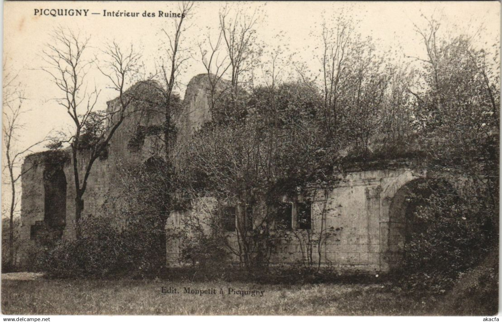 CPA PICQUIGNY Intérieur des Ruines (18223)