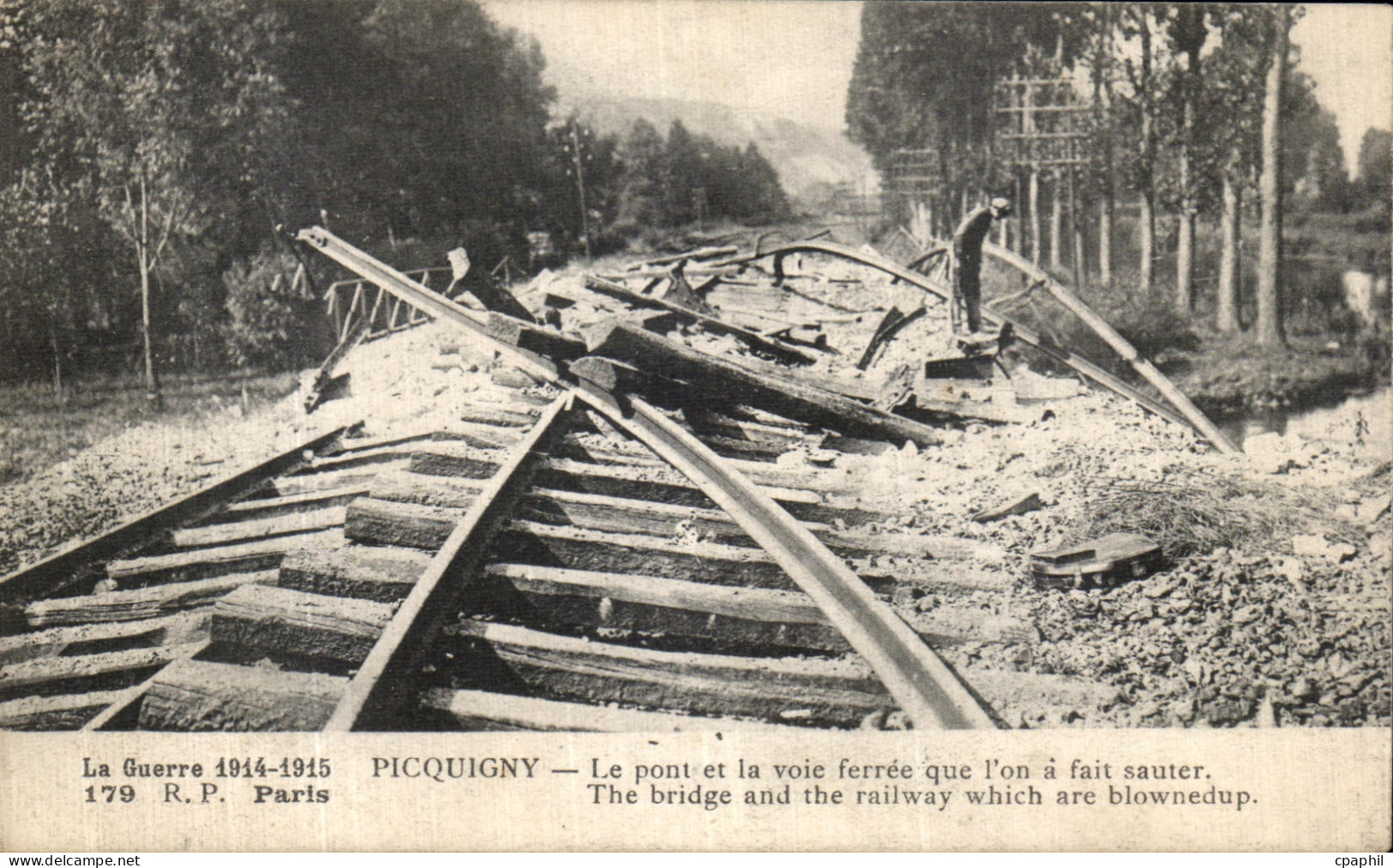 CPA Picquigny Le Pont et la Voie Ferree Militaria