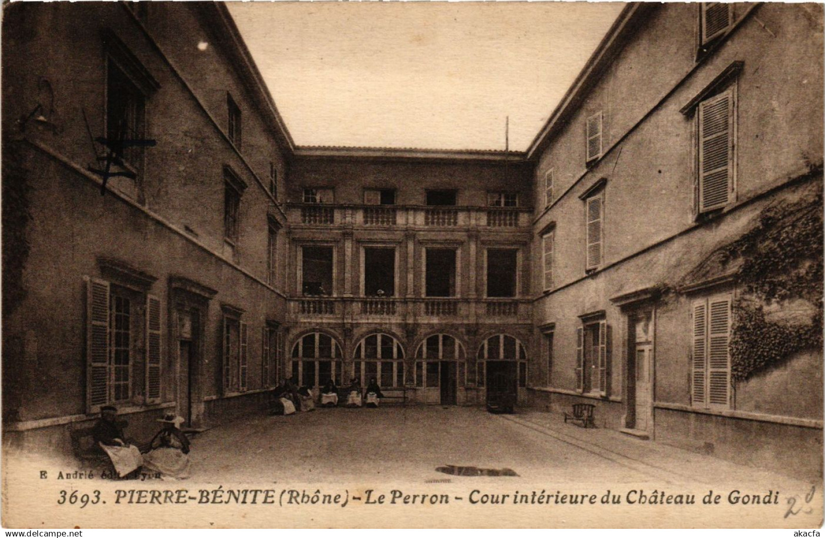 CPA PIERRE-BENITE - Le PERRON - Cour interieure du Chateau de Gondi (692702)