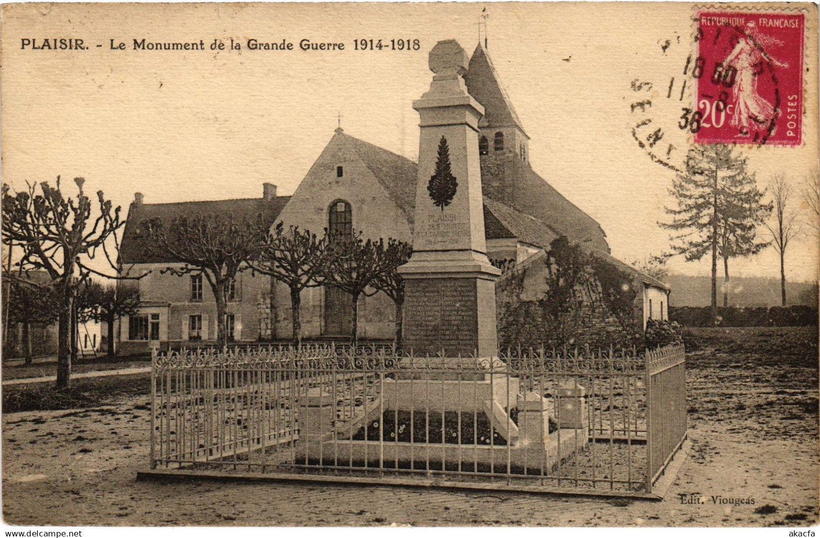 CPA Plaisir Monument de la Grande Guerre (1449760)