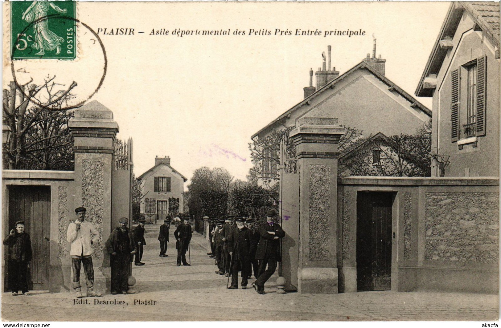 CPA Plaisir Petits Pres entree principale (1449756)