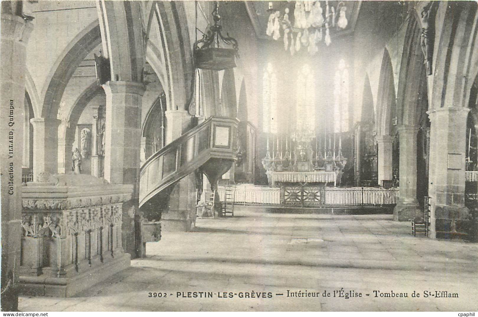 CPA Plestin les Greves Interieur de l'Eglise Tombeau de St Effiam