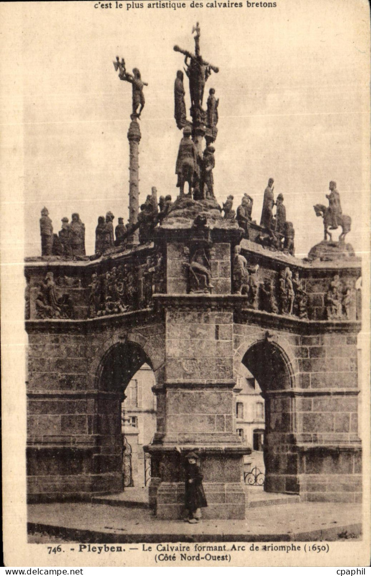 CPA Pleyben Le Calvaire formant Arc de (Cote Nord Ouest)