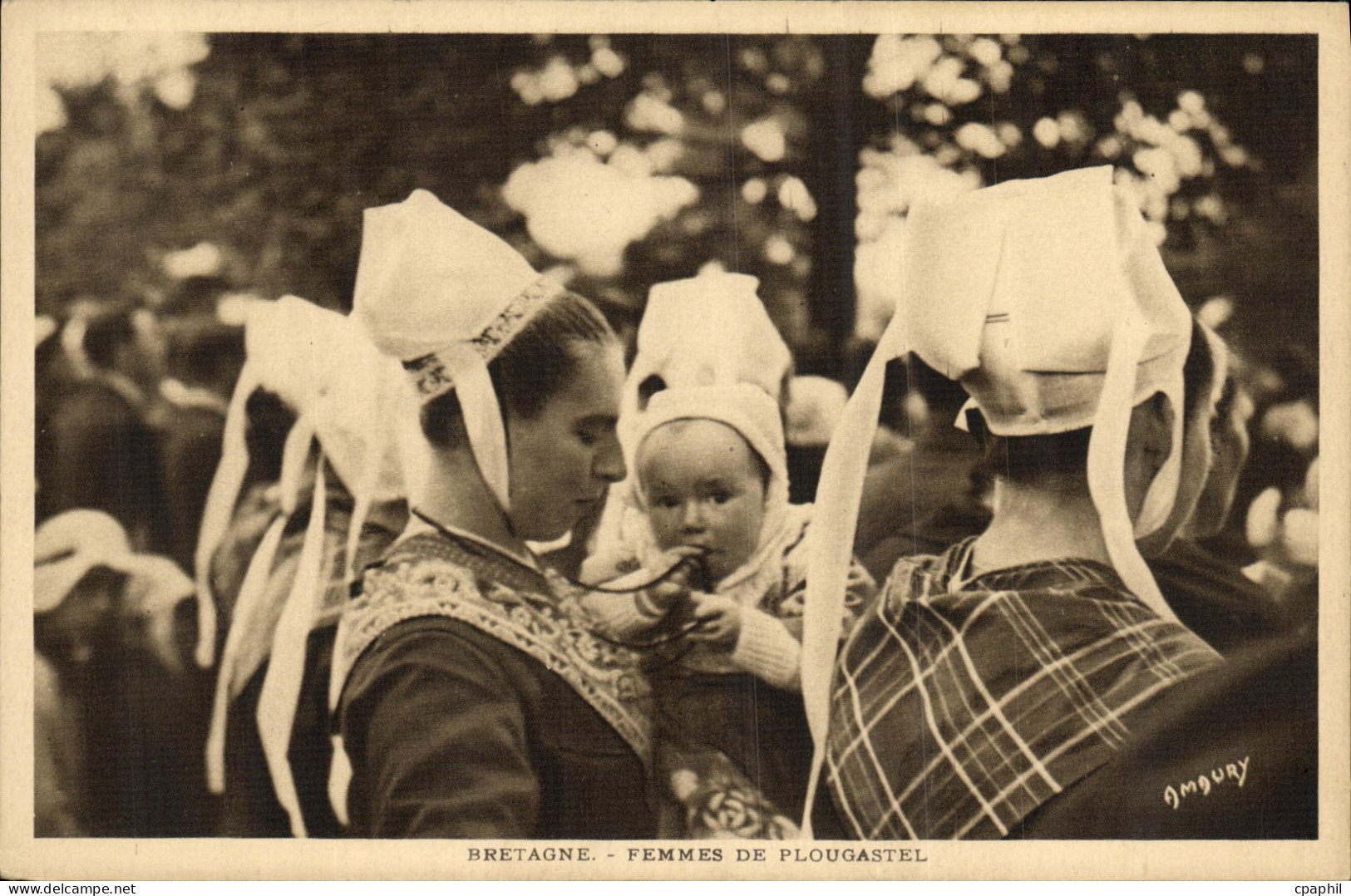 CPA Plougastel Daoulas Bretagne Femmes Folklore