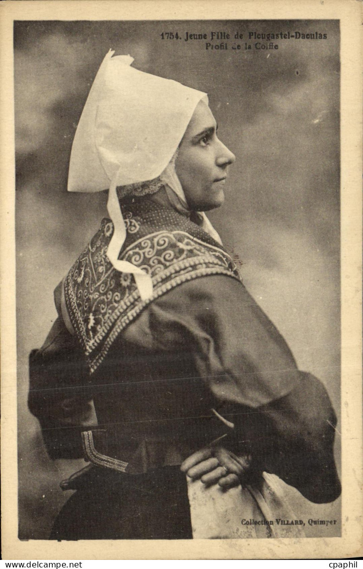CPA Plougastel Daoulas Bretagne Jeune fille Folklore